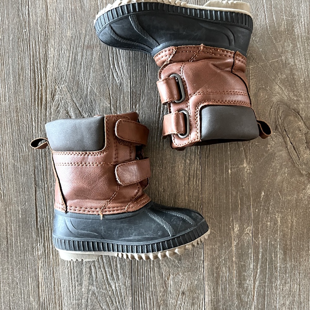 GAP YOUTH WINTER DUCK BOOTS (7T / 8T)